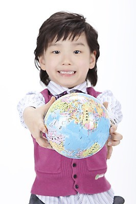 포토 JPG 스튜디오촬영 영어 어린이교육 교육 남자 교복 초등학생 어린이 실내 영어교육 한명 들기 누끼 사람 동양인 손짓 소년 상반신 지구본 한국인 남자만 남자한명만 어린이만 소년만 소년한명만 국내포토 문자 1 학생 옷 모션 인종 내부 파일형식