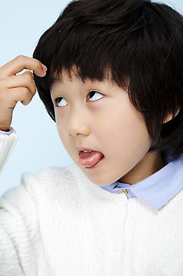 포토 JPG 스튜디오촬영 남자 어린이라이프 초등학생 어린이 장난 놀이 실내 표정 한명 사람 동양인 손짓 근접촬영 소년 상반신 한국인 유머 어린이세상 남자만 남자한명만 어린이만 소년만 소년한명만 국내포토 1 학생 라이프스타일 감정 뷰포인트 모션 인종 내부 파일형식