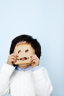 포토 JPG 스튜디오촬영 남자 어린이라이프 초등학생 어린이 음식 빵 장난 놀이 실내 표정 가면 한명 들기 사람 동양인 소년 상반신 신체부위 한국인 구멍 유머 혀 식빵 어린이세상 메롱 남자만 남자한명만 어린이만 소년만 소년한명만 국내포토 1 학생 라이프스타일 감정 모션 인종 내부 입 파일형식