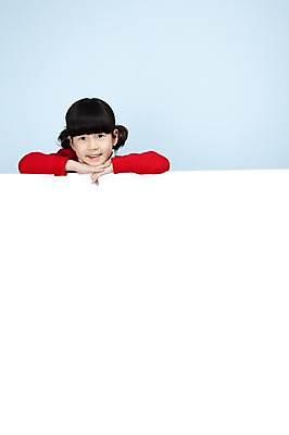 포토 JPG 스튜디오촬영 여자 어린이라이프 초등학생 어린이 포즈 놀이 안내 실내 한명 미소 웃음 사람 동양인 소녀 상반신 공백 한국인 알림 어린이세상 여자만 여자한명만 어린이만 소녀만 소녀한명만 국내포토 1 학생 라이프스타일 표정 인종 내부 파일형식