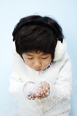 포토 JPG 스튜디오촬영 계절 남자 어린이라이프 초등학생 어린이 포즈 겨울 놀이 입모양 날리기 실내 한명 사람 동양인 소년 상반신 하이앵글 한국인 양손 눈 불기 귀마개 어린이세상 남자만 남자한명만 어린이만 소년만 소년한명만 국내포토 자연요소 모양 1 학생 라이프스타일 손 잡화 뷰포인트 모션 날씨 인종 내부 입 파일형식