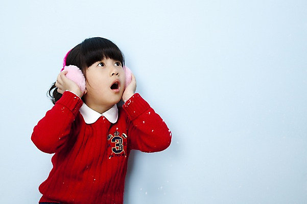 포토 JPG 스튜디오촬영 계절 여자 어린이라이프 초등학생 어린이 겨울 놀이 새로움 실내 입벌림 한명 사람 동양인 소녀 상반신 놀람 한국인 눈 귀마개 즐거움 신기함 어린이세상 여자만 여자한명만 어린이만 소녀만 소녀한명만 국내포토 자연요소 1 학생 라이프스타일 잡화 감정 컨셉 날씨 표정 인종 내부 파일형식