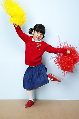 포토 JPG 스튜디오촬영 전신 여자 어린이라이프 초등학생 어린이 포즈 응원 모션 놀이 실내 한명 웃음 들기 사람 동양인 소녀 기쁨 한국인 응원용품 즐거움 어린이세상 응원수술 여자만 여자한명만 어린이만 소녀만 소녀한명만 국내포토 1 학생 라이프스타일 감정 표정 인종 내부 오브젝트 파일형식