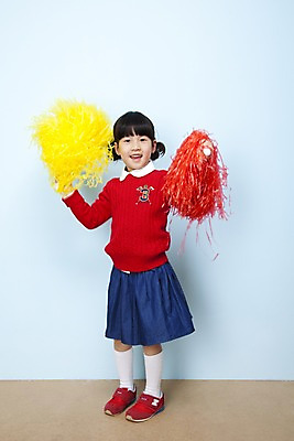 포토 JPG 스튜디오촬영 전신 여자 어린이라이프 초등학생 어린이 포즈 응원 놀이 실내 한명 웃음 들기 사람 동양인 소녀 기쁨 한국인 응원용품 즐거움 어린이세상 응원수술 여자만 여자한명만 어린이만 소녀만 소녀한명만 국내포토 1 학생 라이프스타일 감정 모션 표정 인종 내부 오브젝트 파일형식