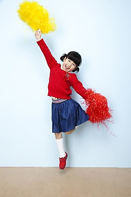 포토 JPG 스튜디오촬영 전신 여자 어린이라이프 초등학생 어린이 포즈 응원 모션 놀이 실내 한명 웃음 들기 사람 동양인 소녀 달리기 점프 기쁨 한국인 응원용품 즐거움 어린이세상 응원수술 여자만 여자한명만 어린이만 소녀만 소녀한명만 국내포토 1 학생 라이프스타일 감정 표정 인종 내부 오브젝트 파일형식