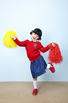 포토 JPG 스튜디오촬영 전신 여자 어린이라이프 초등학생 어린이 포즈 응원 놀이 실내 한명 웃음 들기 누끼 사람 동양인 소녀 기쁨 한국인 응원용품 즐거움 어린이세상 응원수술 여자만 여자한명만 어린이만 소녀만 소녀한명만 국내포토 1 학생 라이프스타일 감정 모션 표정 인종 내부 오브젝트 파일형식