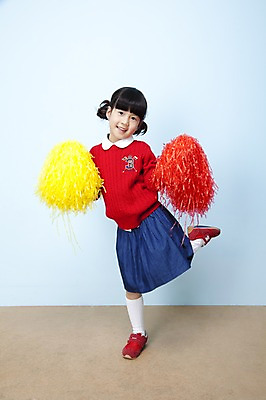 포토 JPG 스튜디오촬영 전신 여자 어린이라이프 초등학생 어린이 포즈 응원 놀이 실내 한명 웃음 들기 누끼 사람 동양인 소녀 기쁨 한국인 응원용품 즐거움 어린이세상 응원수술 여자만 여자한명만 어린이만 소녀만 소녀한명만 국내포토 1 학생 라이프스타일 감정 모션 표정 인종 내부 오브젝트 파일형식