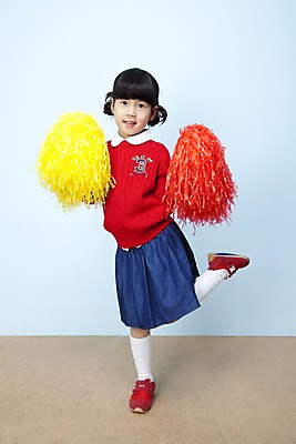 포토 JPG 스튜디오촬영 전신 여자 어린이라이프 초등학생 어린이 포즈 응원 놀이 실내 한명 웃음 들기 누끼 사람 동양인 소녀 기쁨 한국인 응원용품 즐거움 어린이세상 응원수술 여자만 여자한명만 어린이만 소녀만 소녀한명만 국내포토 1 학생 라이프스타일 감정 모션 표정 인종 내부 오브젝트 파일형식