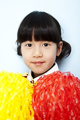 포토 JPG 스튜디오촬영 여자 어린이라이프 초등학생 어린이 포즈 응원 놀이 실내 한명 들기 사람 동양인 소녀 근접촬영 상반신 한국인 응원용품 어린이세상 응원수술 여자만 여자한명만 어린이만 소녀만 소녀한명만 국내포토 1 학생 라이프스타일 뷰포인트 모션 인종 내부 오브젝트 파일형식