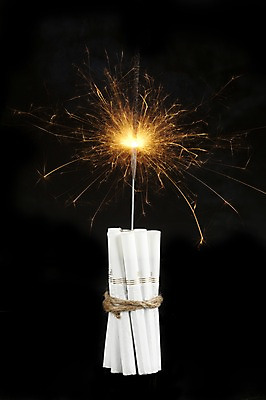 포토 JPG 스튜디오촬영 캠페인 불꽃 담배 실내 건강 경고 사람없음 건강관리 폭약 묶기 알림 금연 다이너마이트 국내포토 모션 불 관리 내부 폭발물 폭탄 사회이슈 파일형식