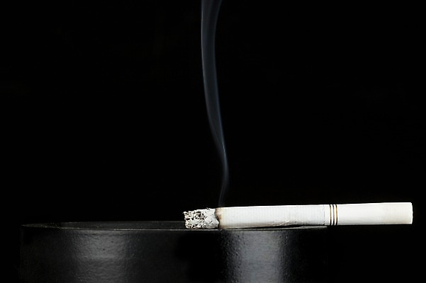 포토 JPG 스튜디오촬영 캠페인 담배 실내 건강 사람없음 건강관리 연기 알림 금연 재떨이 담배연기 연소 국내포토 관리 내부 사회이슈 파일형식