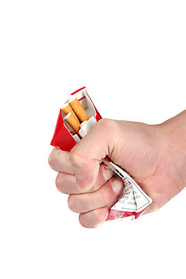 포토 JPG 스튜디오촬영 손 캠페인 담배 실내 건강 손짓 신체부위 건강관리 주먹 선택 결심 알림 금연 구김 담배갑 국내포토 컨셉 모션 관리 사람 내부 사회이슈 파일형식