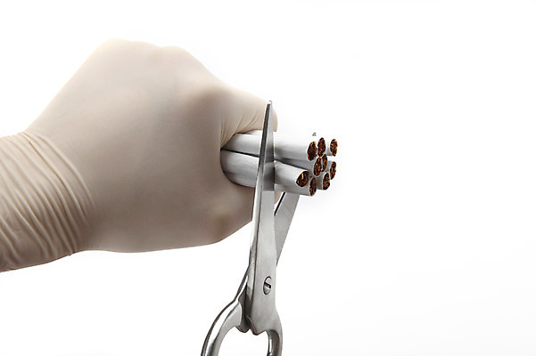 포토 JPG 스튜디오촬영 손 캠페인 생활용품 가위 담배 실내 건강 손짓 신체부위 건강관리 사무용품 선택 결심 자르기 알림 금연 국내포토 컨셉 모션 문구용품 관리 사람 내부 사회이슈 오브젝트 파일형식