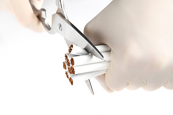 포토 JPG 스튜디오촬영 손 캠페인 생활용품 가위 담배 실내 건강 손짓 신체부위 건강관리 사무용품 선택 결심 자르기 알림 금연 국내포토 컨셉 모션 문구용품 관리 사람 내부 사회이슈 오브젝트 파일형식