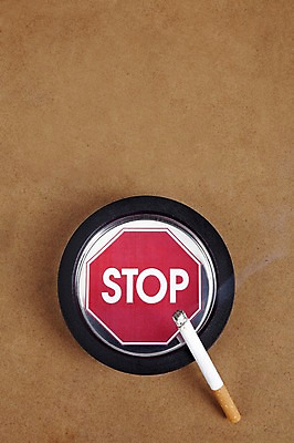 포토 JPG 스튜디오촬영 캠페인 담배 실내 건강 경고 사람없음 하이앵글 한개 건강관리 연기 정지 알림 금연 재떨이 연소 한개비 국내포토 1 뷰포인트 모션 관리 내부 사회이슈 파일형식