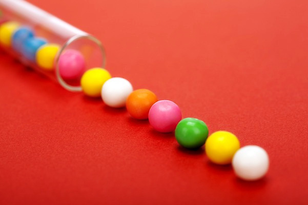 포토 JPG 스튜디오촬영 기념일 백그라운드 화이트데이 유리병 디저트 발렌타인데이 사탕 이벤트 근접촬영 사람없음 장식 시험관 유리관 국내포토 음식 뷰포인트 데이이벤트 병_용기 실내 실험기구 파일형식