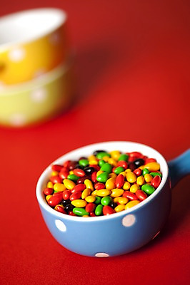 포토 JPG 스튜디오촬영 그릇 기념일 백그라운드 화이트데이 디저트 잔 발렌타인데이 사탕 이벤트 사람없음 장식 컵 초콜릿 커피잔 국내포토 식기 커피 음식 데이이벤트 실내 파일형식