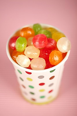 포토 JPG 스튜디오촬영 기념일 백그라운드 화이트데이 디저트 통 발렌타인데이 사탕 이벤트 근접촬영 사람없음 아웃포커스 장식 바구니 종이컵 국내포토 음식 뷰포인트 데이이벤트 촬영기법 실내 컵 일회용 파일형식