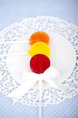 포토 JPG 스튜디오촬영 기념일 리본 백그라운드 화이트데이 디저트 발렌타인데이 막대사탕 사탕 이벤트 근접촬영 사람없음 장식 국내포토 음식 뷰포인트 데이이벤트 실내 파일형식