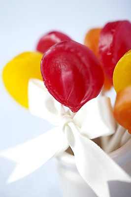 포토 JPG 스튜디오촬영 기념일 리본 백그라운드 화이트데이 유리병 디저트 발렌타인데이 막대사탕 사탕 이벤트 근접촬영 사람없음 아웃포커스 장식 병 국내포토 식기 음식 뷰포인트 데이이벤트 병_용기 촬영기법 실내 파일형식