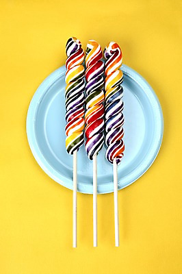 포토 JPG 스튜디오촬영 그릇 접시 기념일 백그라운드 화이트데이 디저트 발렌타인데이 사탕 이벤트 사람없음 장식 국내포토 식기 음식 데이이벤트 실내 파일형식