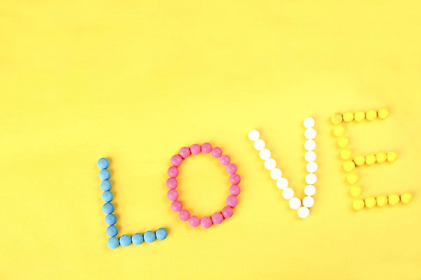 포토 JPG 스튜디오촬영 문자 알파벳 영어 기념일 백그라운드 화이트데이 디저트 발렌타인데이 사탕 사랑 이벤트 근접촬영 사람없음 장식 단어 국내포토 감정 음식 뷰포인트 데이이벤트 실내 파일형식