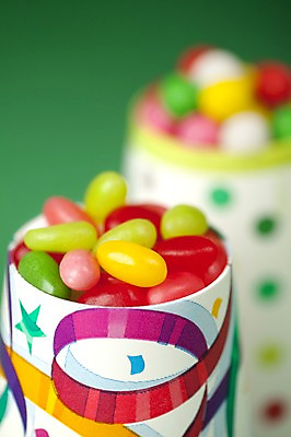 포토 JPG 스튜디오촬영 기념일 백그라운드 화이트데이 디저트 잔 발렌타인데이 사탕 이벤트 근접촬영 사람없음 아웃포커스 장식 컵 커피잔 젤리 국내포토 식기 커피 음식 뷰포인트 데이이벤트 촬영기법 실내 파일형식