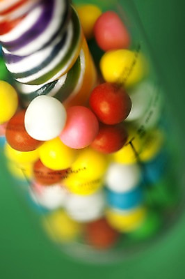 포토 JPG 스튜디오촬영 기념일 백그라운드 화이트데이 유리병 디저트 발렌타인데이 사탕 이벤트 근접촬영 사람없음 아웃포커스 장식 국내포토 음식 뷰포인트 데이이벤트 병_용기 촬영기법 실내 파일형식