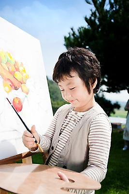 포토 JPG 주간 교육 남자 어린이라이프 초등학생 어린이 놀이 휴식 미술 한명 서기 웃음 사람 동양인 소년 상반신 취미 야외 귀여움 그리기 팔레트 스케치북 남자만 남자한명만 어린이만 소년만 소년한명만 국내포토 자연요소 1 학생 라이프스타일 컨셉 모션 문화예술 학용품 표정 인종 파일형식