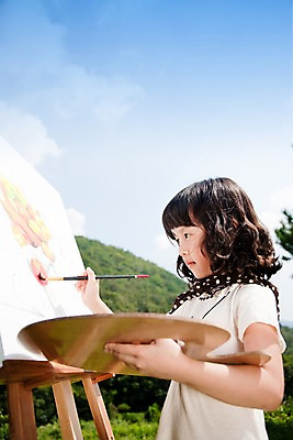 포토 JPG 주간 식물 여자 교육 어린이라이프 초등학생 어린이 놀이 휴식 미술 한명 서기 사람 동양인 소녀 잔디 상반신 취미 야외 옆모습 귀여움 그리기 팔레트 스케치북 여자만 여자한명만 어린이만 소녀만 소녀한명만 국내포토 자연요소 1 학생 라이프스타일 뷰포인트 컨셉 모션 문화예술 학용품 인종 파일형식