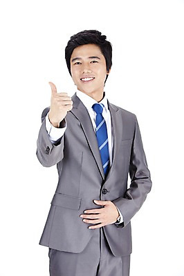 포토 JPG 스튜디오촬영 남자 포즈 회사 비즈니스 모션 넥타이 실내 한명 서기 웃음 누끼 사람 동양인 정장 손짓 상반신 20대 성인 비즈니스라이프 글로벌 글로벌비즈니스 깨끗함 한국인 엄지손가락 최고 직장인 비즈니스맨 상승 따봉 남자만 남자한명만 성인남자만 청년만 청년남자만 청년남자한명만 성인한명만 성인남자한명만 성인만 국내포토 직업 1 라이프스타일 잡화 옷 컨셉 손가락 표정 인종 청년 내부 파일형식