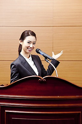 포토 JPG 여자 회사 비즈니스 실내 한명 서기 웃음 사람 동양인 정장 손짓 상반신 20대 성인 비즈니스라이프 글로벌 글로벌비즈니스 깨끗함 한국인 직장인 비즈니스우먼 강의 단상 여자만 여자한명만 성인여자만 청년만 청년여자만 성인한명만 청년여자한명만 성인여자한명만 성인만 국내포토 직업 1 라이프스타일 옷 컨셉 모션 표정 인종 청년 내부 파일형식