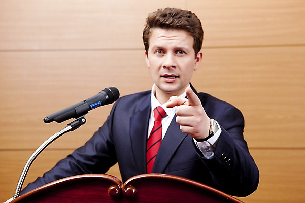 포토 JPG 서양인 외국인 백인 남자 회사 비즈니스 넥타이 실내 한명 서기 사람 정장 상반신 20대 성인 비즈니스라이프 글로벌 글로벌비즈니스 깨끗함 가리킴 직장인 비즈니스맨 강의 마이크 단상 남자만 남자한명만 성인남자만 청년만 청년남자만 청년남자한명만 성인한명만 성인남자한명만 성인만 국내포토 직업 1 라이프스타일 잡화 옷 음향기기 컨셉 모션 인종 손짓 청년 내부 파일형식