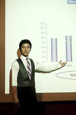 포토 JPG 남자 비즈니스 그래프 실내 한명 미소 사람 동양인 손짓 20대 성인 비즈니스라이프 글로벌 글로벌비즈니스 한국인 직장인 비즈니스맨 프레젠테이션 프로젝트 남자만 남자한명만 성인남자만 청년만 청년남자만 청년남자한명만 성인한명만 성인남자한명만 성인만 국내포토 직업 1 라이프스타일 모션 표정 인종 청년 내부 파일형식