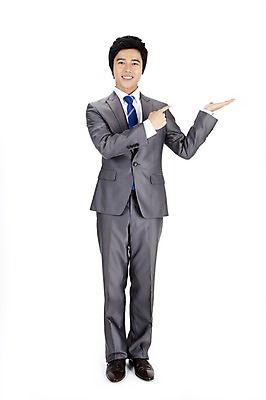 포토 JPG 스튜디오촬영 전신 남자 포즈 회사 비즈니스 모션 넥타이 안내 실내 한명 서기 누끼 사람 동양인 정장 손짓 20대 성인 비즈니스라이프 글로벌 글로벌비즈니스 깨끗함 한국인 가리킴 직장인 비즈니스맨 남자만 남자한명만 성인남자만 청년만 청년남자만 청년남자한명만 성인한명만 성인남자한명만 성인만 국내포토 직업 1 라이프스타일 잡화 옷 컨셉 인종 청년 내부 파일형식