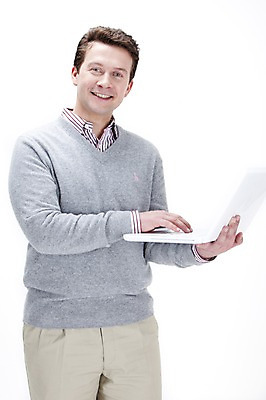 포토 JPG 스튜디오촬영 전신 서양인 외국인 백인 남자 포즈 회사 비즈니스 실내 한명 서기 웃음 누끼 사람 20대 성인 비즈니스라이프 노트북 컴퓨터 글로벌 글로벌비즈니스 업무 직장인 비즈니스맨 작업실 남자만 남자한명만 성인남자만 청년만 청년남자만 청년남자한명만 성인한명만 성인남자한명만 성인만 국내포토 직업 1 라이프스타일 모션 표정 인종 청년 내부 전자제품 작업 파일형식