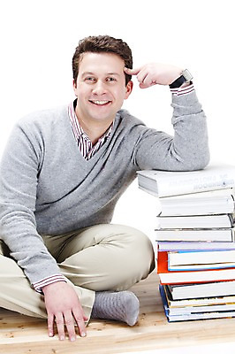 포토 JPG 스튜디오촬영 전신 서양인 외국인 백인 남자 포즈 생각 회사 비즈니스 손가락 탁자 실내 한명 웃음 사람 앉기 20대 성인 비즈니스라이프 글로벌 글로벌비즈니스 가리킴 업무 직장인 비즈니스맨 작업실 책상 이마 남자만 남자한명만 성인남자만 청년만 청년남자만 청년남자한명만 성인한명만 성인남자한명만 성인만 국내포토 직업 1 라이프스타일 손 가구 모션 표정 인종 손짓 청년 내부 작업 파일형식