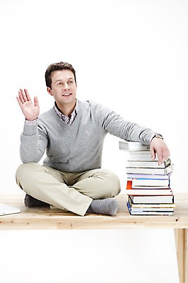 포토 JPG 스튜디오촬영 전신 서양인 외국인 백인 남자 포즈 회사 비즈니스 탁자 실내 한명 사람 앉기 손짓 20대 성인 책 비즈니스라이프 글로벌 글로벌비즈니스 업무 직장인 비즈니스맨 작업실 책상 남자만 남자한명만 성인남자만 청년만 청년남자만 청년남자한명만 성인한명만 성인남자한명만 성인만 국내포토 직업 1 라이프스타일 가구 모션 인종 청년 내부 작업 파일형식