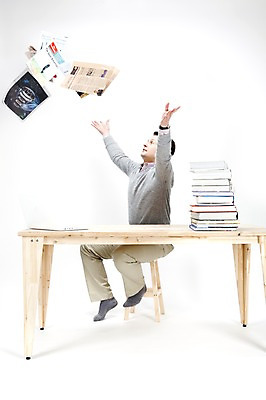 포토 JPG 스튜디오촬영 전신 서양인 외국인 백인 남자 포즈 의자 회사 비즈니스 탁자 실내 한명 사람 앉기 20대 성인 책 비즈니스라이프 노트북 컴퓨터 글로벌 글로벌비즈니스 자유 업무 직장인 비즈니스맨 작업실 던지기 신문 탈출 책상 남자만 남자한명만 성인남자만 청년만 청년남자만 청년남자한명만 성인한명만 성인남자한명만 성인만 국내포토 직업 1 라이프스타일 가구 컨셉 모션 인종 청년 내부 간행물 전자제품 작업 뉴스 파일형식