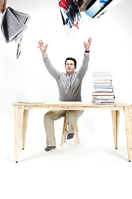 포토 JPG 스튜디오촬영 전신 서양인 외국인 백인 남자 포즈 의자 회사 비즈니스 탁자 실내 한명 사람 앉기 20대 성인 책 비즈니스라이프 노트북 컴퓨터 글로벌 글로벌비즈니스 자유 업무 직장인 비즈니스맨 작업실 던지기 신문 탈출 책상 남자만 남자한명만 성인남자만 청년만 청년남자만 청년남자한명만 성인한명만 성인남자한명만 성인만 국내포토 직업 1 라이프스타일 가구 컨셉 모션 인종 청년 내부 간행물 전자제품 작업 뉴스 파일형식