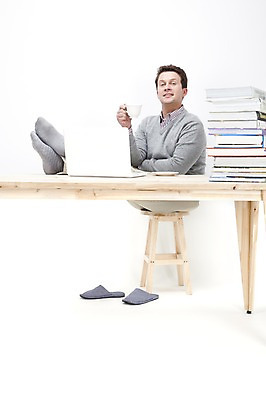 포토 JPG 스튜디오촬영 전신 서양인 외국인 백인 남자 여유 커피 포즈 의자 회사 비즈니스 발 탁자 휴식 슬리퍼 실내 한명 사람 앉기 20대 성인 책 비즈니스라이프 노트북 컴퓨터 글로벌 글로벌비즈니스 업무 직장인 비즈니스맨 작업실 커피잔 책상 올리기 남자만 남자한명만 성인남자만 청년만 청년남자만 청년남자한명만 성인한명만 성인남자한명만 성인만 국내포토 직업 1 라이프스타일 감정 음료 가구 신발 컨셉 모션 잔 인종 청년 내부 신체부위 전자제품 작업 파일형식