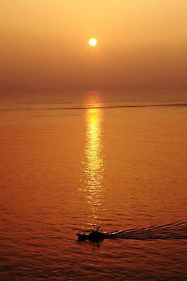 포토 JPG 물결 바다 자연 하늘 풍경 해변 사람없음 야외 태양 일출 노을 일몰 선박 국내포토 자연요소 수상교통 생태계 파일형식