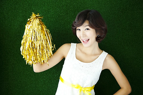 포토 JPG 스튜디오촬영 계절 여자 포즈 응원 모션 실내 표정 한명 미소 웃음 사람 동양인 이벤트 잔디 상반신 20대 성인 앞모습 초록색 봄 한국인 응원용품 치어리더 응원단 여자만 여자한명만 성인여자만 청년만 청년여자만 성인한명만 청년여자한명만 성인여자한명만 성인만 국내포토 식물 1 뷰포인트 컬러 인종 청년 내부 오브젝트 파일형식