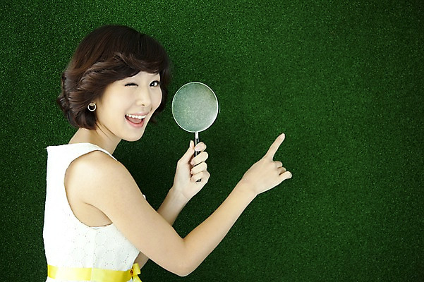 포토 JPG 스튜디오촬영 계절 여자 포즈 모션 돋보기 실내 표정 윙크 한명 미소 웃음 사람 동양인 손짓 이벤트 잔디 상반신 20대 성인 옆모습 초록색 봄 한국인 도구 가리킴 오브젝트 검색 탐색 여자만 여자한명만 성인여자만 청년만 청년여자만 성인한명만 청년여자한명만 성인여자한명만 성인만 국내포토 식물 1 뷰포인트 컬러 인종 청년 내부 파일형식