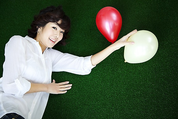 포토 JPG 스튜디오촬영 계절 여자 포즈 모션 휴식 실내 한명 미소 웃음 사람 동양인 이벤트 잔디 상반신 20대 성인 취미 옆모습 초록색 눕기 봄 한국인 풍선 여자만 여자한명만 성인여자만 청년만 청년여자만 성인한명만 청년여자한명만 성인여자한명만 성인만 국내포토 식물 1 뷰포인트 컬러 컨셉 표정 인종 청년 내부 파일형식