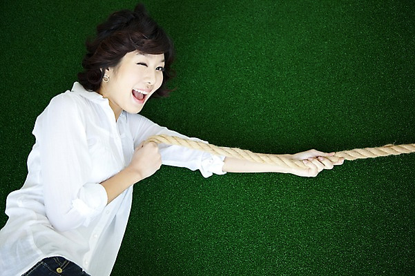 포토 JPG 스튜디오촬영 계절 여자 밧줄 줄 포즈 모션 휴식 실내 한명 미소 웃음 사람 동양인 이벤트 잔디 상반신 20대 성인 취미 옆모습 초록색 눕기 봄 한국인 잡기 여자만 여자한명만 성인여자만 청년만 청년여자만 성인한명만 청년여자한명만 성인여자한명만 성인만 국내포토 식물 1 뷰포인트 컬러 컨셉 표정 인종 청년 내부 파일형식