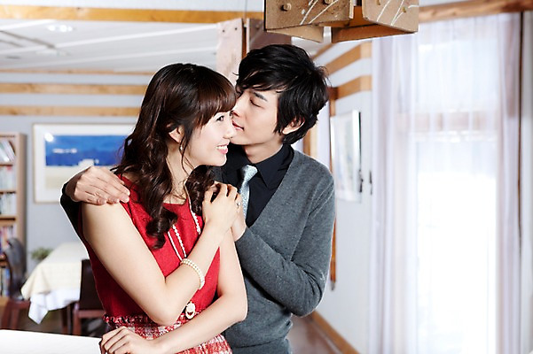 포토 JPG 해외기획촬영 커플 여자 남자 행복 감정 데이트 2010년일본 키스 실내 사랑 서기 미소 웃음 사람 동양인 이벤트 상반신 두명 옆모습 다정 분위기 국내포토 뷰포인트 컨셉 관계 모션 표정 인종 내부 애정표현 파일형식