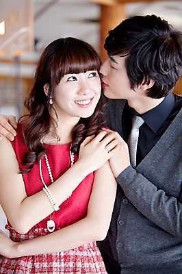 포토 JPG 해외기획촬영 커플 여자 남자 행복 감정 데이트 2010년일본 키스 실내 사랑 서기 미소 웃음 사람 동양인 이벤트 상반신 두명 앞모습 다정 분위기 국내포토 뷰포인트 컨셉 관계 모션 표정 인종 내부 애정표현 파일형식