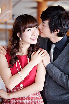 포토 JPG 해외기획촬영 커플 여자 남자 행복 감정 데이트 2010년일본 키스 실내 사랑 서기 미소 웃음 사람 동양인 이벤트 상반신 두명 앞모습 다정 분위기 국내포토 뷰포인트 컨셉 관계 모션 표정 인종 내부 애정표현 파일형식