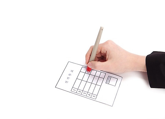 포토 JPG 스튜디오촬영 손 종이 실내 누끼 사람 신체부위 도장 사회 선택 투표 선거 민주주의 사회이슈 투표용지 의견 찬성 찍기 유권자 국내포토 컨셉 모션 내부 공동체 파일형식